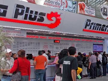 "Cajera dijo que no era capaz de viajar sola con mi hija": Denuncian a Primera Plus por discriminación