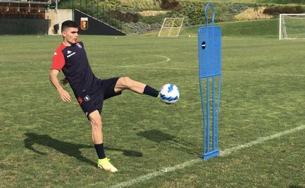 Johan Vásquez, convocado con el Genoa; podría debutar este domingo