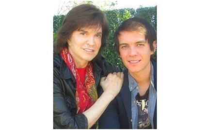 Reaparece hijo de Camilo Sesto; se recupera de una mala racha