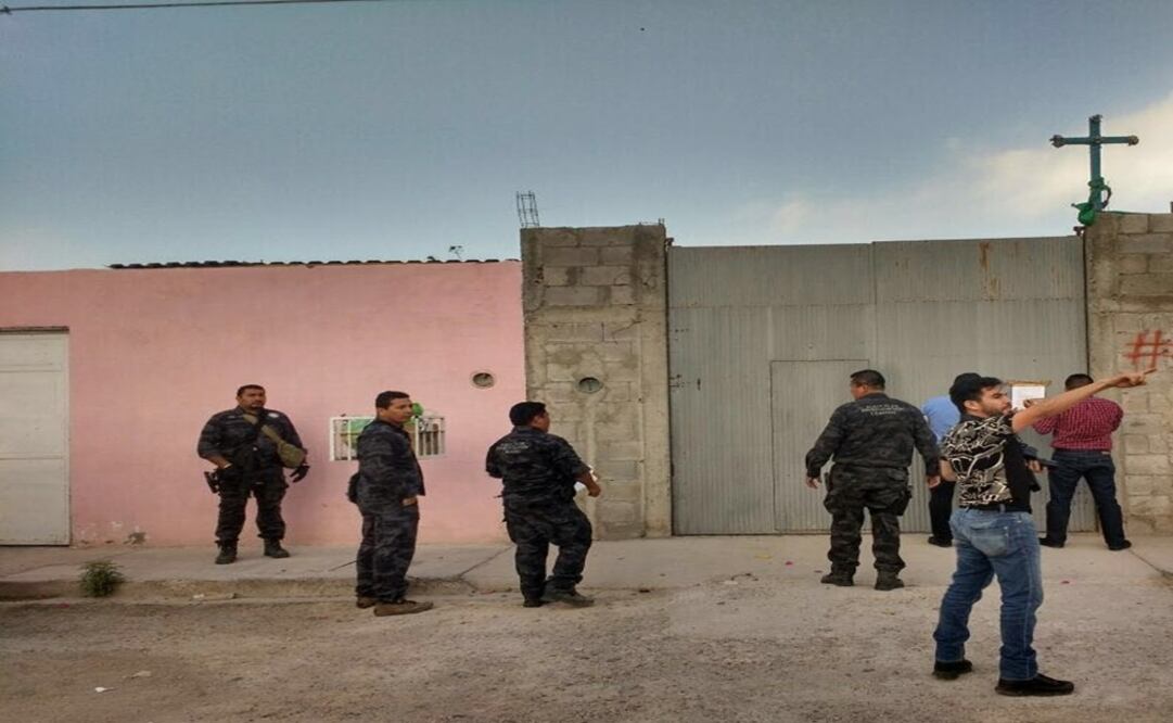 Elementos de la Agencia de Investigación Criminal y personal de la Coordinación de Servicios Periciales cumplimentaron la orden de cateo. /Amalia Escobar - EL UNIVERSAL