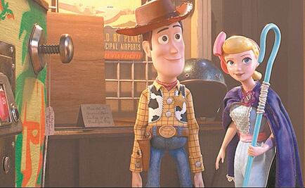 Juguetes derrotan a la muñeca diabólica