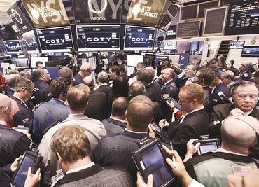 Wall Street abre en rojo con preocupación creciente por techo de la deuda