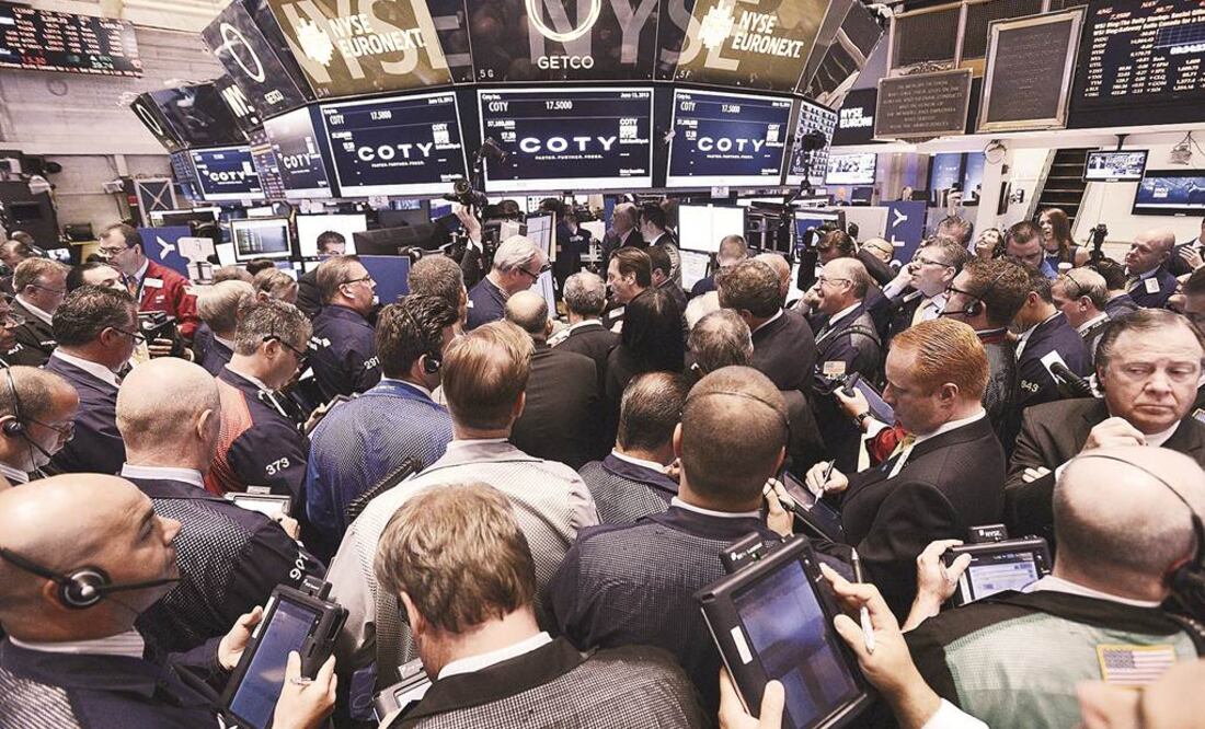 En las primeras operaciones, el índice industrial Dow Jones bajaba 0.34%, en tanto el tecnológico Nasdaq caía 0.68% y el índice ampliado S&P 500 -de las 500 empresas principales- perdía 0.53%.