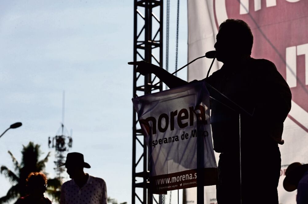 Morena solicitó los nombres de los titulares de las líneas que llamaban contra AMLO; el IFT se declaró incompetente ( VALENTE ROSAS. EL UNIVERSAL)