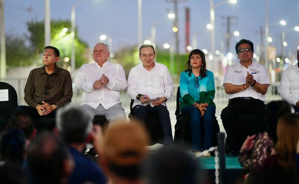 El Gobernador de Sonora estuvo acompañado de la subsecretaria de Comunicaciones y Transportes del Gobierno Federal, además del alcalde de esa localidad. Fotos: Gobierno de Sonora.