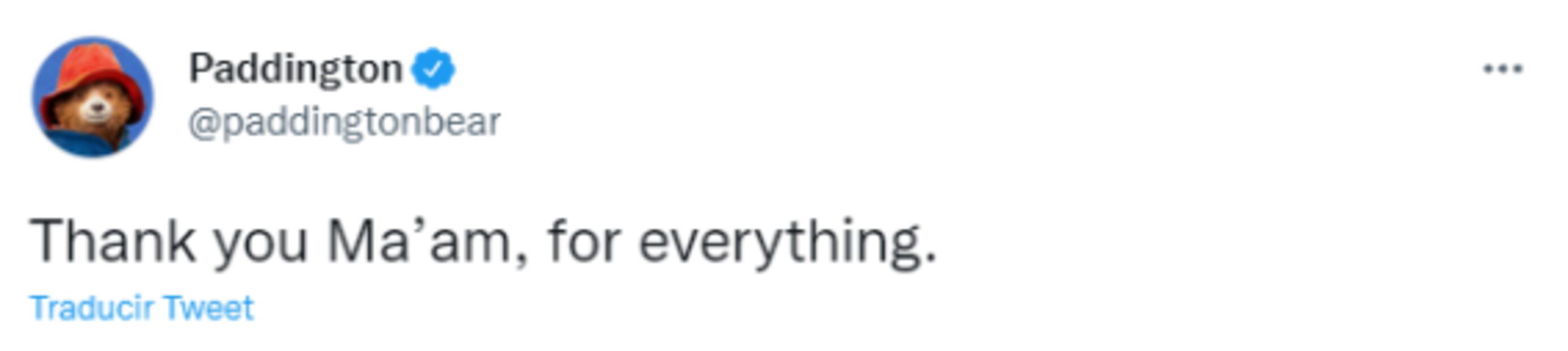 J. K. Rowling y el Oso Paddington, personaje ficticio de la literatura inglesa, despiden a la reina Isabel II