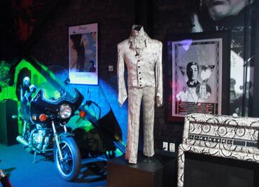 Subastarán colección de objetos usados por Prince