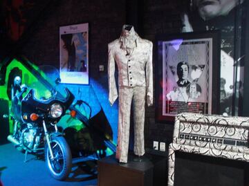 Subastarán colección de objetos usados por Prince