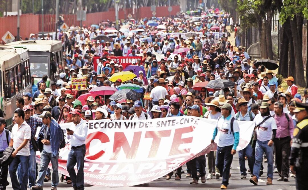 Teachers have protested the former law but also the new initiative - Photo: Mario Guzmán/EL UNIVERSAL