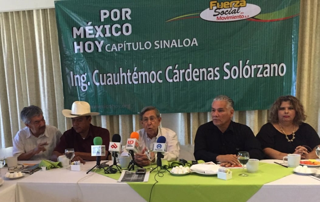 Cuauhtémoc Cárdenas presidió una reunión con miembros de la agrupación que encabeza, “Por México Hoy”, y señaló que es necesario que el Ejército y la Marina vuelvan a sus cuarteles. Foto Javier Cabrera
