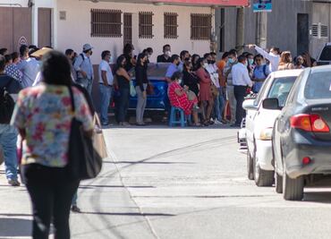 Si busca trabajo, pregunte por Félix; hacen fila para conseguir chamba en Guerrero