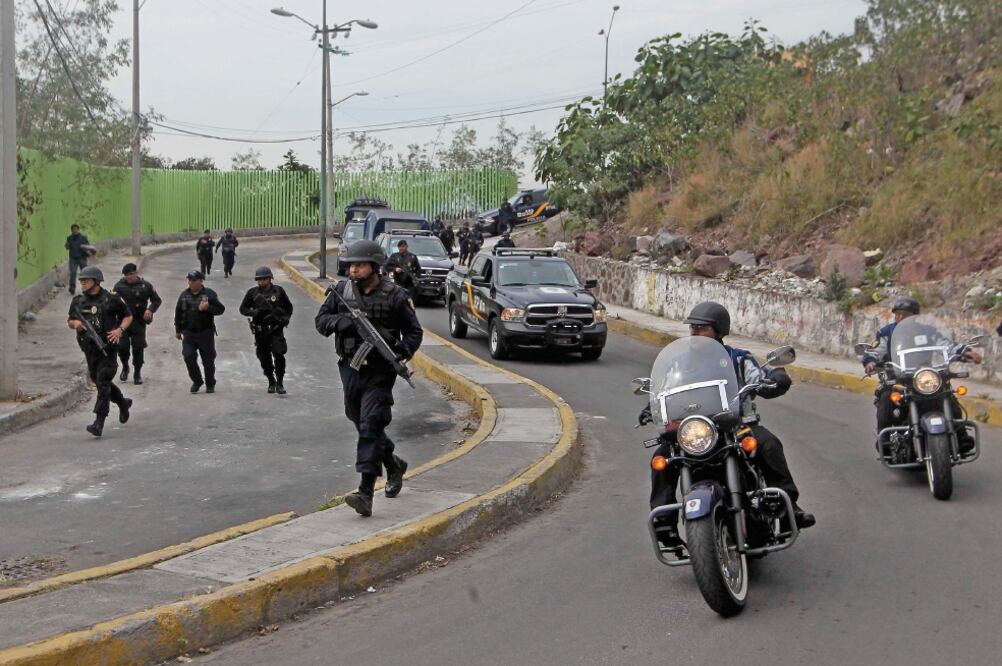 Diputados capitalinos advierten que el tema de la seguridad en Iztapalapa no se va a resolver sólo con más presencia policiaca (FERNANDO RAMÍREZ. EL UNIVERSAL)