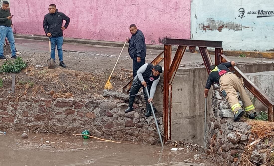El gobierno de Ecatepec se declara en alerta máxima por lluvias, por lo que se realizan trabajos de desazolve y retiro de basura en barrancas, canales y zanjas. (Foto: especial)