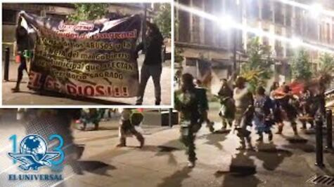 Protestan concheros con incienso y bailes afuera de Palacio Nacional