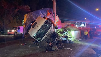 Tráiler que se habría quedado sin frenos, protagoniza fuerte accidente en la carretera libre México-Toluca; conductor fallece
