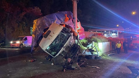 Tráiler que se habría quedado sin frenos, protagoniza fuerte accidente en la carretera libre México-Toluca; conductor fallece