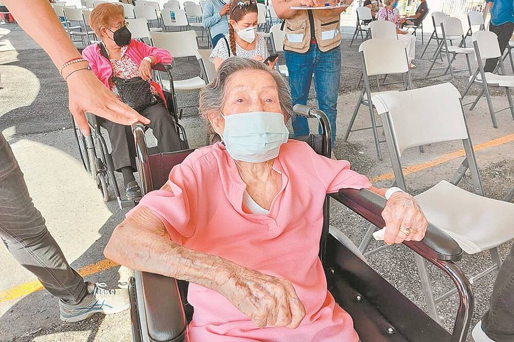 En San Pedro de la Garza adultos mayores refirieron que el proceso de vacunación fue rápido y sin contratiempos. Foto: Tomada de Twitter.