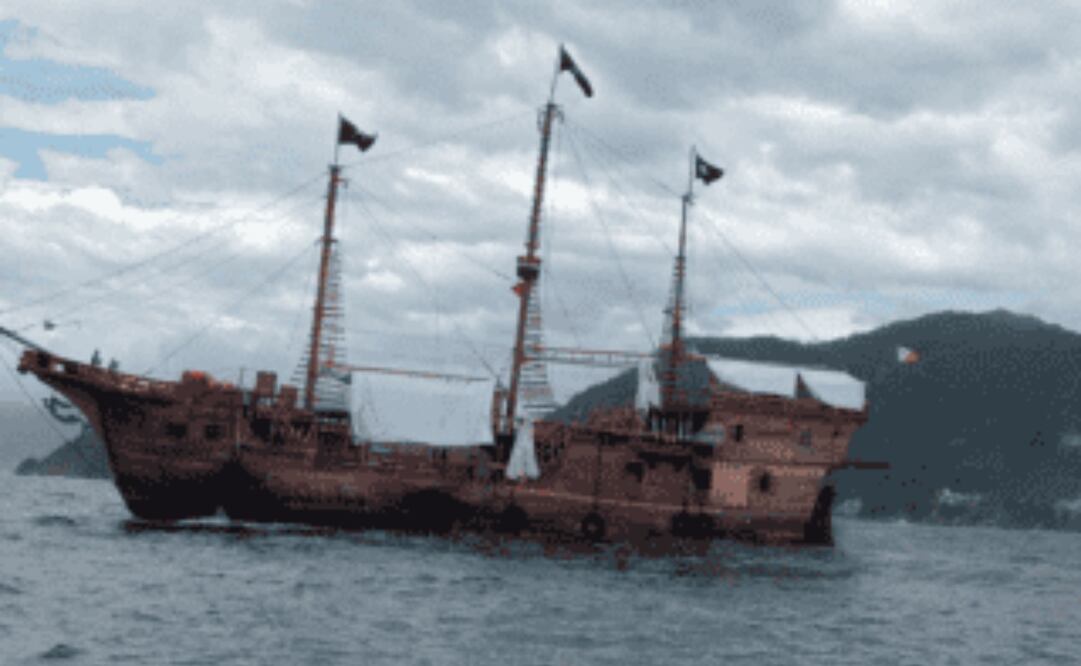 Se hunde la "Marigalante", emblemática embarcación turística de Puerto Vallarta. Foto: Especial.