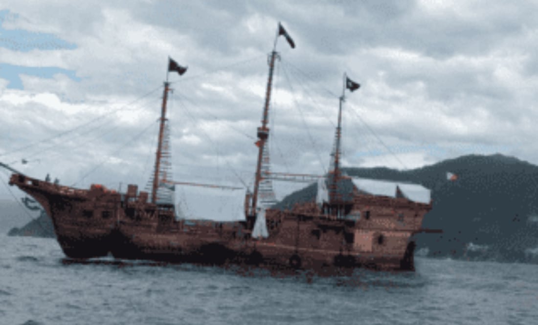 Se hunde la "Marigalante", emblemática embarcación turística de Puerto Vallarta. Foto: Especial.