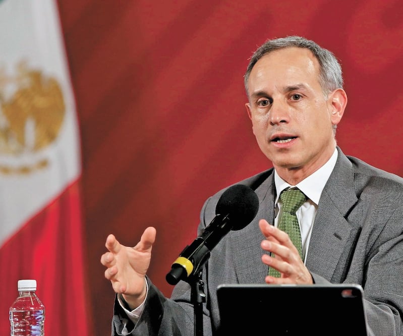 Hugo López-Gatell, subsecretario de Prevención y Promoción de la Salud, dijo que los cuerpos de fallecidos por Covid son fuente de infección. Foto: JOSÉ MÉNDEZ. EFE
