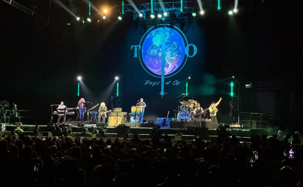15 mil fans asistieron al último concierto de Toto en el Palacio de los Deportes. Foto: Especial