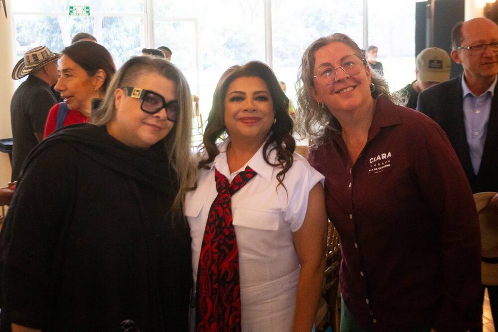 Clara Brugada se comprometió con la Sociedad de Autores y Compositores a promover el respeto de derechos de autor y espacios culturales. (Foto: especial)