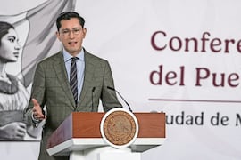 El secretario de Relaciones Exteriores, Roberto Velasco, ayer en la conferencia matutina. Foto: GABRIEL PANO
