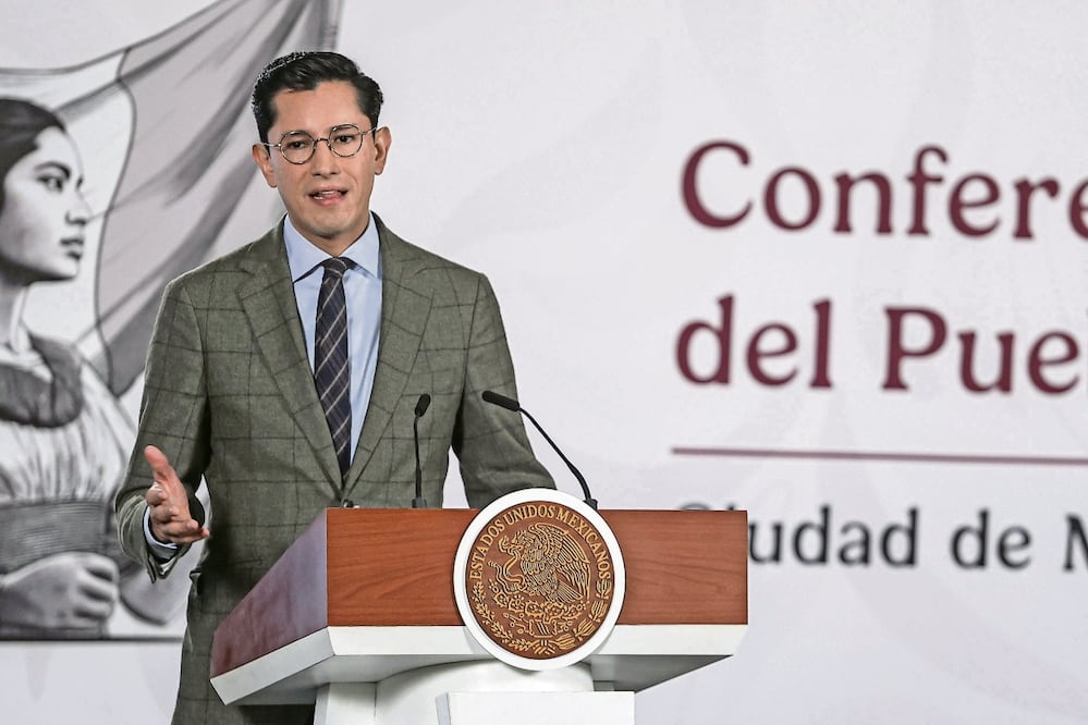 El secretario de Relaciones Exteriores, Roberto Velasco, ayer en la conferencia matutina. Foto: GABRIEL PANO