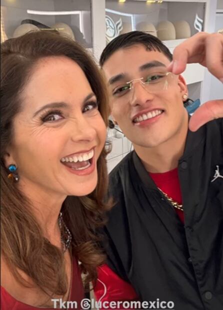 El reggaetonero presumió una foto con la famosa cantante. Foto: Captura de pantalla.