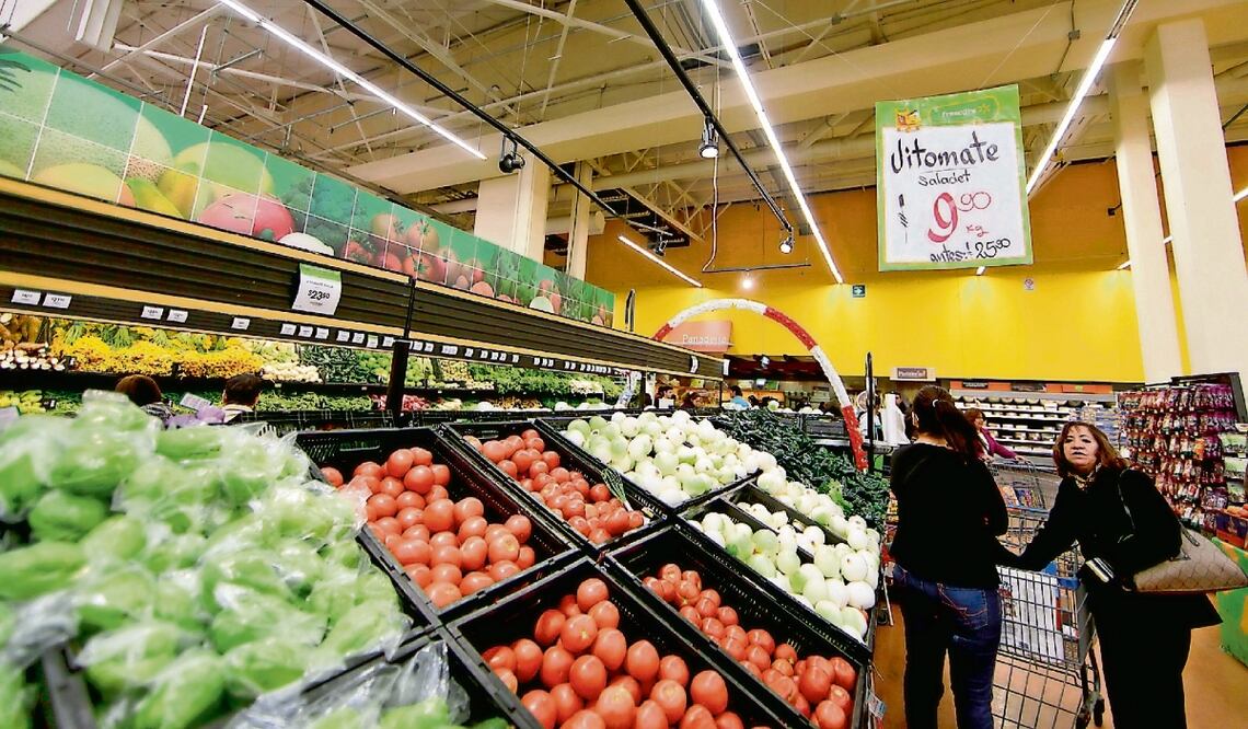 Según especialistas, entre los factores que jugaron un papel clave destacan el dinamismo del
consumo, apoyado por menores presiones en precios y la fortaleza del peso. Foto: Archivo El Universal