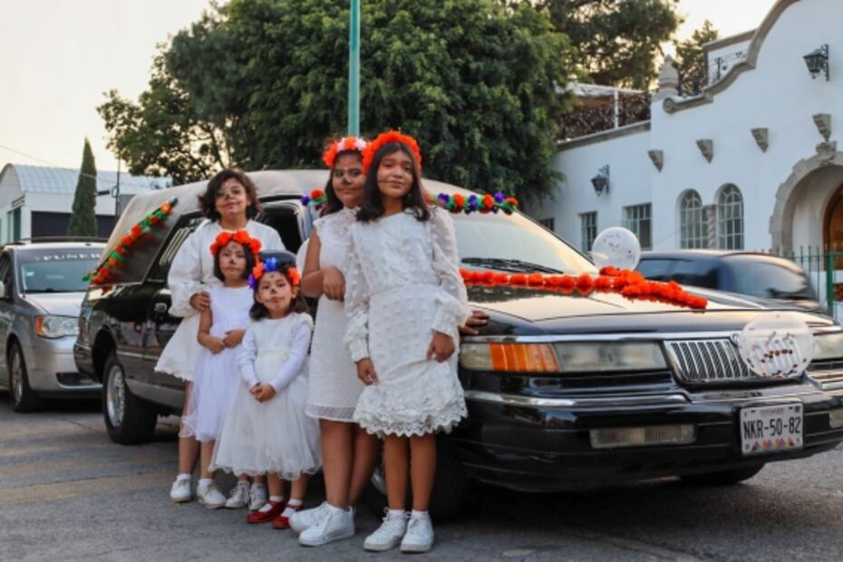 Arranca la primer caravana de carrozas de Día de Muertos en la CDMX