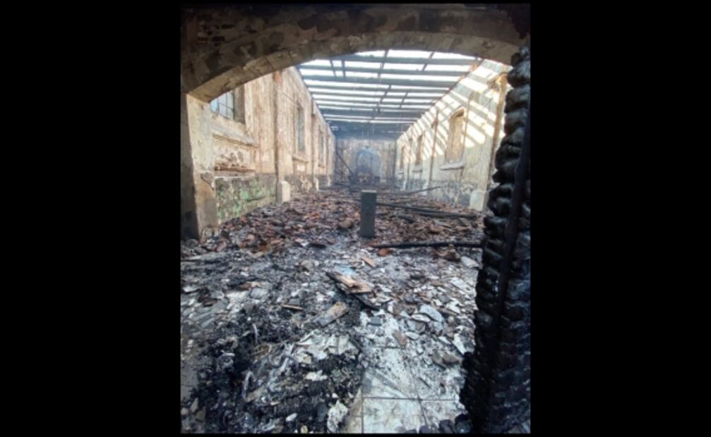 Incendio consume iglesia y cinco viviendas en Ario de Rosales, Michoacán