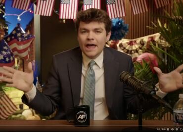 Ultraderechista Nick Fuentes enfrenta cargos por agresión; roció con gas lacrimógeno a una mujer