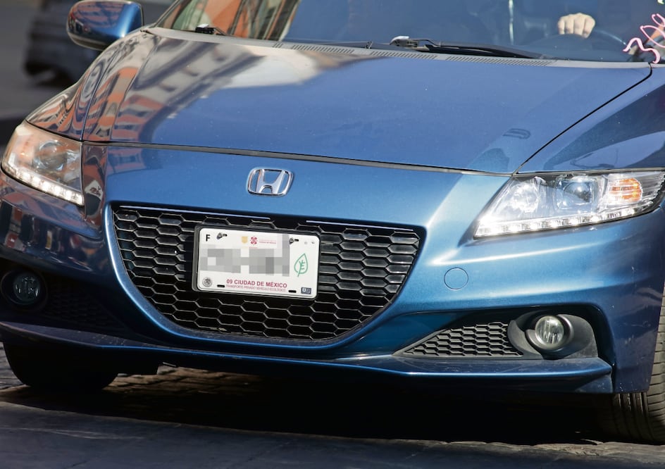 Entre los beneficios de los autos ecológicos está el menor gasto en gasolina y quedan exentos a las contingencias ambientales, dijo un especialista. Foto: Carlos Mejía / EL UNIVERSAL