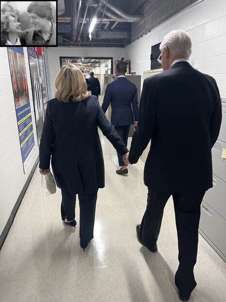El expresidente estadounidense Bill Clinton compartió dos fotos con su esposa Hillary en el marco del 14 de febrero. FOTO: @BillClinton