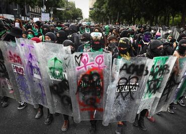 FGJ investiga a grupos violentos que asisten a marchas: Sheinbaum