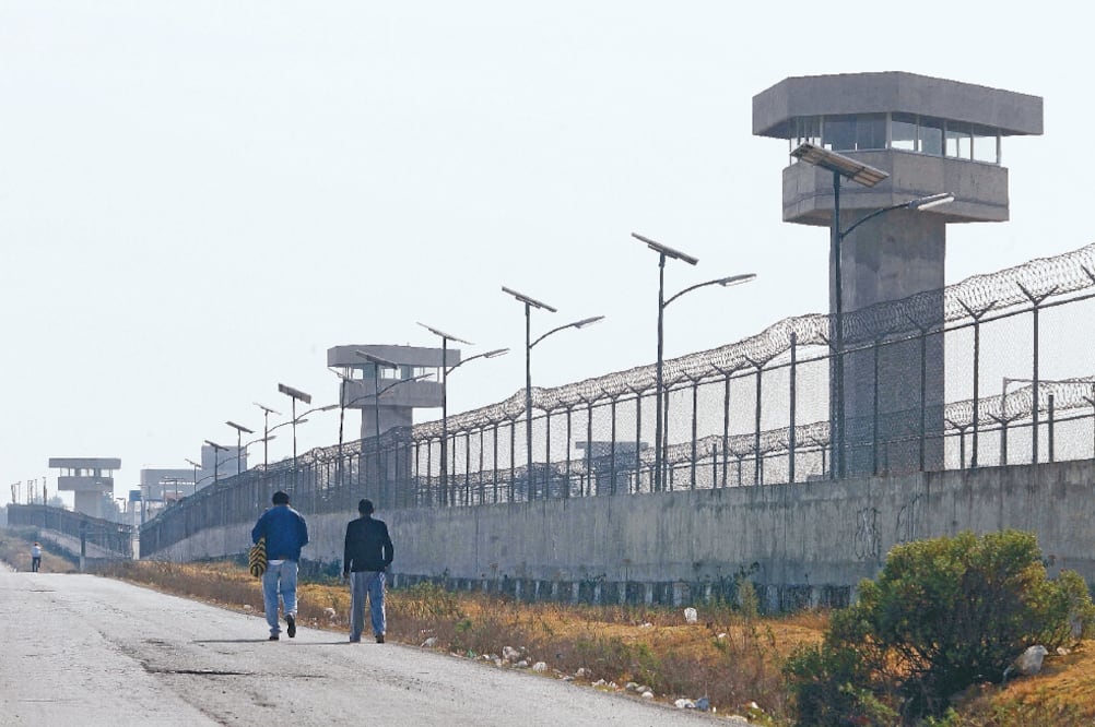 En agosto de 2003, la FGR, a través de la FEMDO cumplimentó orden de aprehensión en contra de Eloy Treviño y Leonardo Pérez Nieto. EL UNIVERSAL)