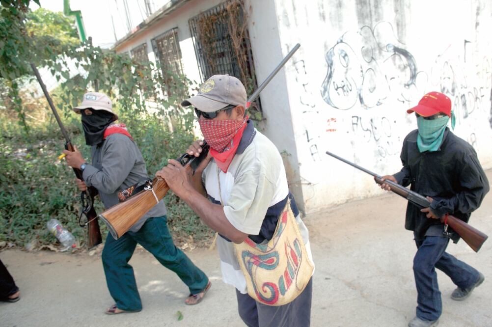 De la población de Guerrero, 64% vive bajo el dominio de alguna organización armada, como las policías comunitarias y ciudadanas o la Guardia Rural. (FOTOS: ARCHIVO EL UNIVERSAL)