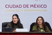 La fiscal capitalina y la jefa de Gobierno durante la conferencia en la que detallaron el acuerdo reparatorio en el caso de la explosión en Iztapalapa. Foto: Especial