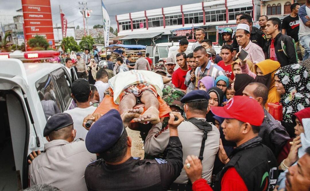 Sismo deja 93 muertos en el norte de Indonesia