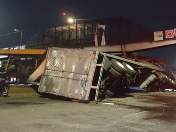 Vuelca tráiler sobre malla del Metro en Circuito Interior; hay servicio parcial en Línea 5
