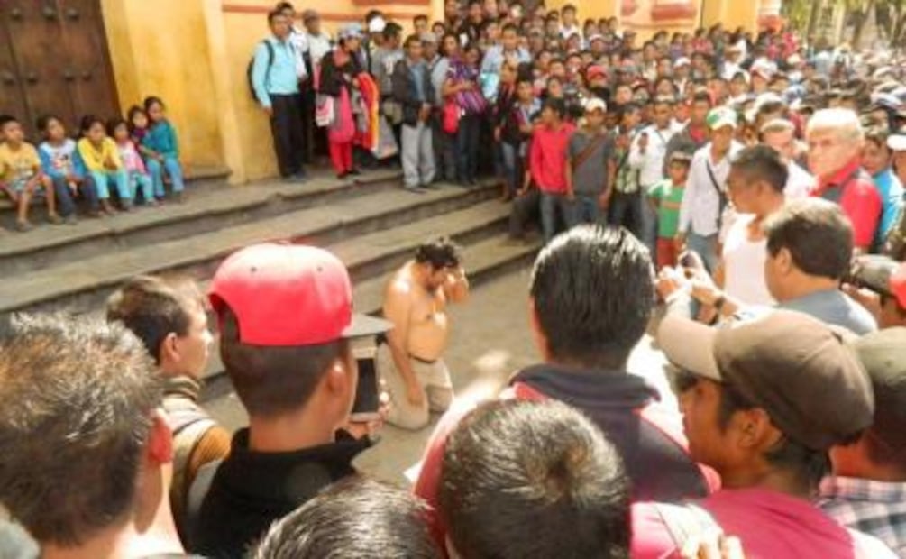 Agreden y humillan a ex alcalde de Oxchuc