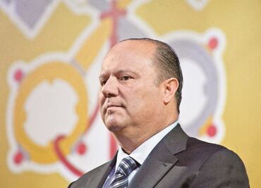 César Duarte arriba al Hangar de la FGR en el aeropuerto de la CDMX