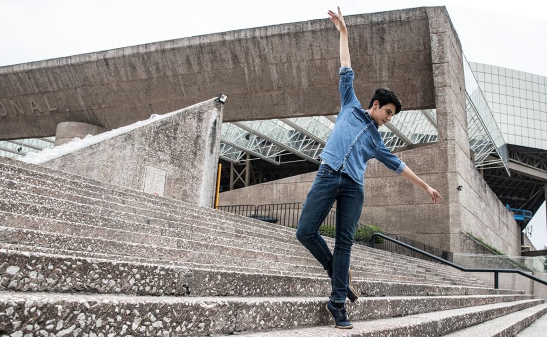 Enrique Bejarano Vidal tendría 5 años cuando acudió a una academia de danza clásica. 