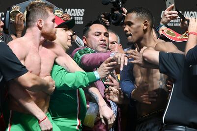 Las ceremonias de pesaje que casi terminan a golpes