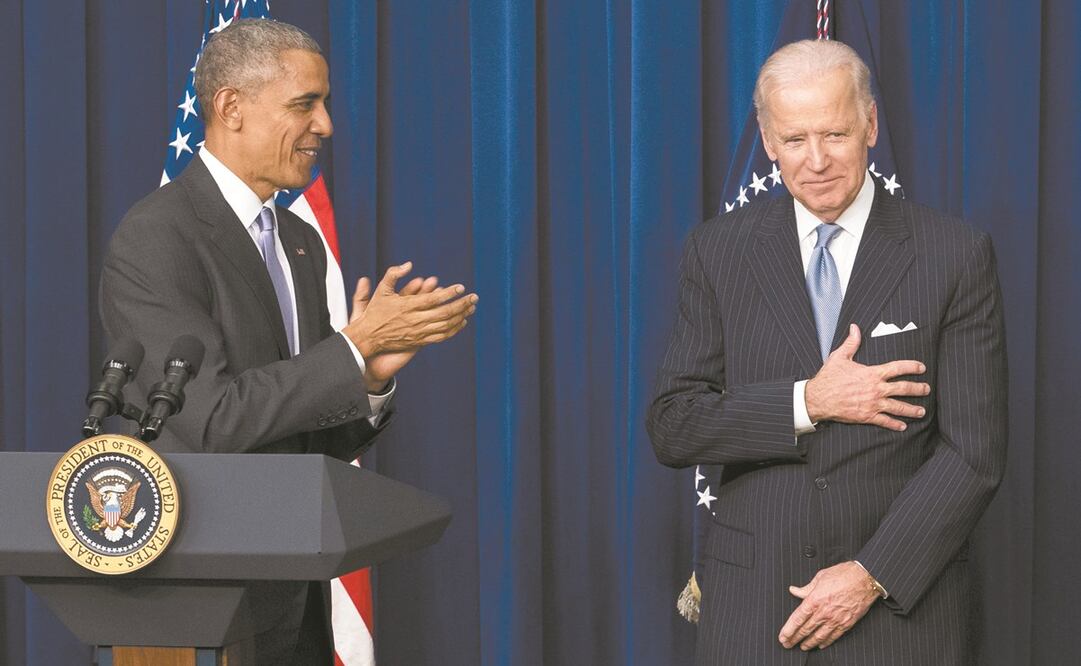 El entonces presidente Barack Obama y su vicepresidente, Joe Biden, en un acto en Washington, en diciembre de 2016. Foto: ARCHIVO. EFE
