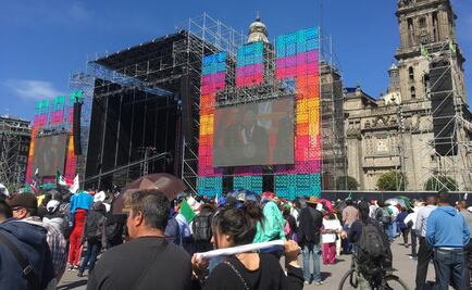 Porras, aplausos y chiflidos en el Zócalo por toma de protesta de AMLO