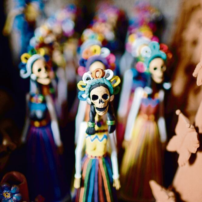 La elaboración de catrinas inició en 1982, con el maestro Juan Torres, y en los 90 comenzaron a comercializarlas. RODOLFO AYALA