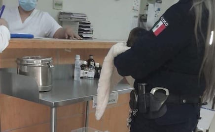 Mujer entrega a su bebé a un indigente en Sonora; policía la rescata