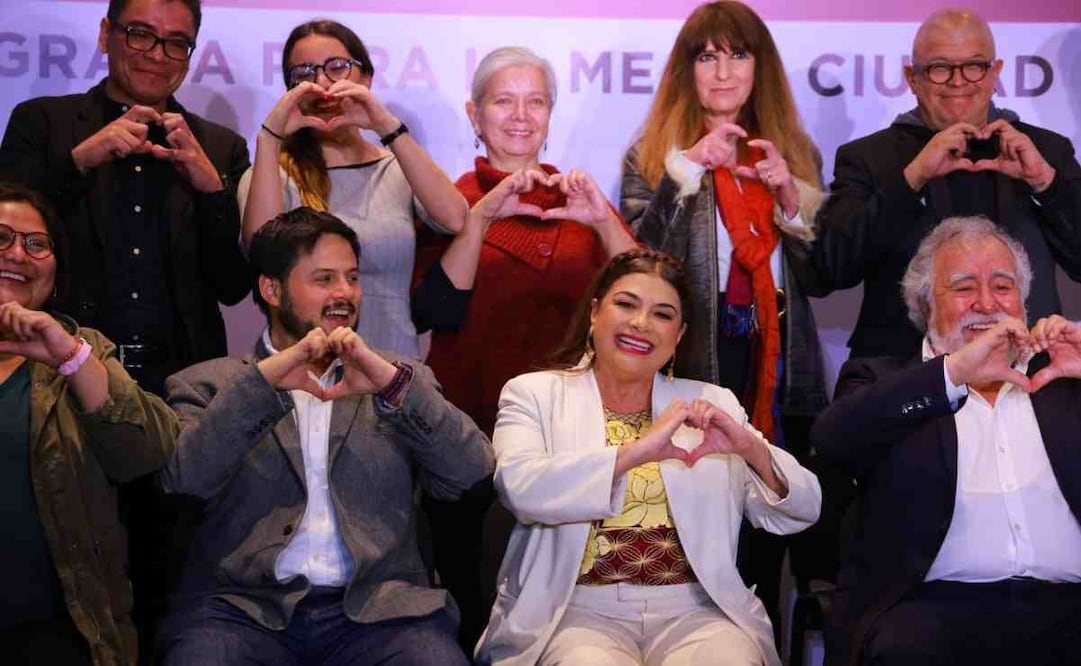 Clara Brugada presenta a su grupo de expertos que construirán su programa de gobierno y a su coordinador de campaña. Foto: Especial